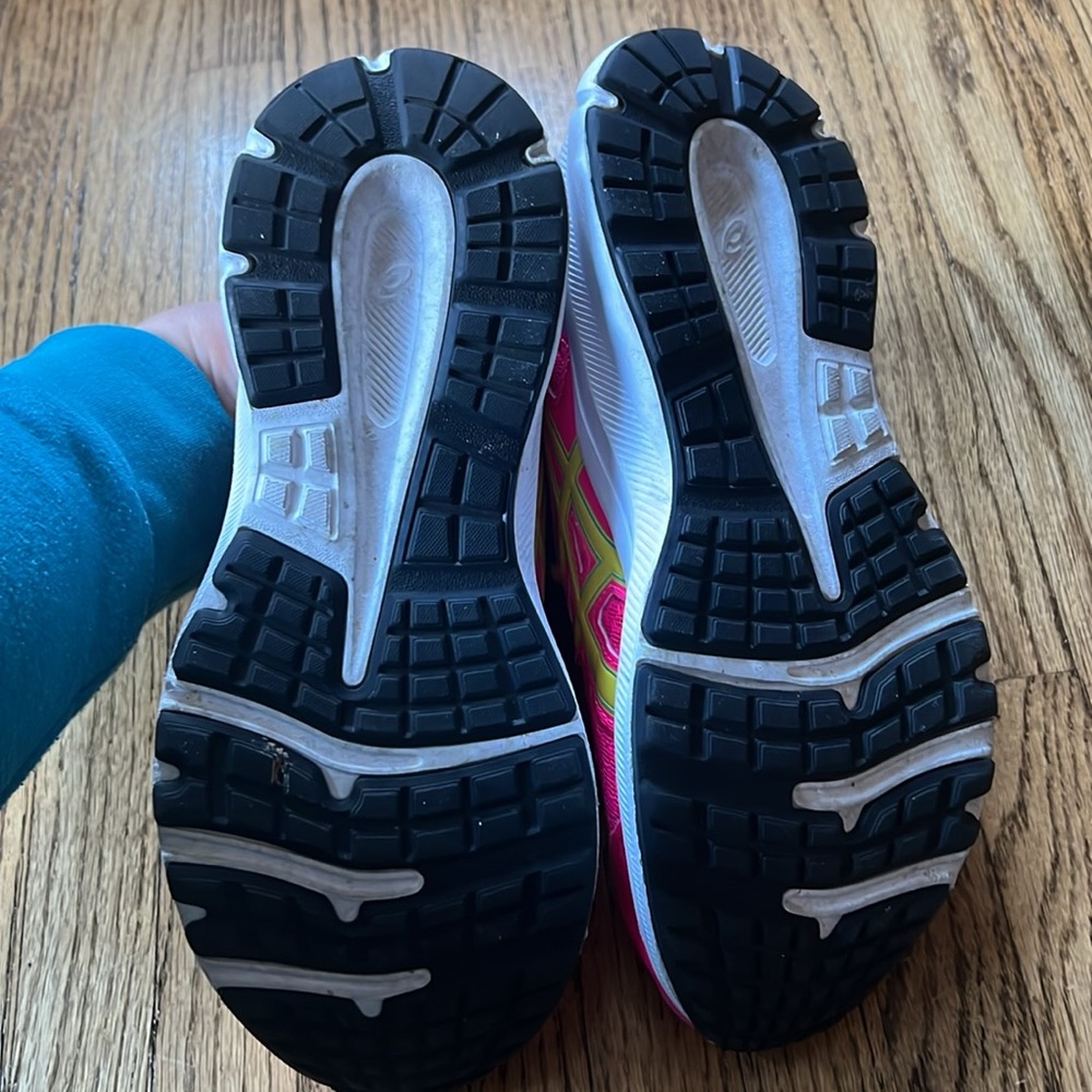 Asics Kids’ Jolt 3 shoes, size 4.5 - Picture 3 of 6
